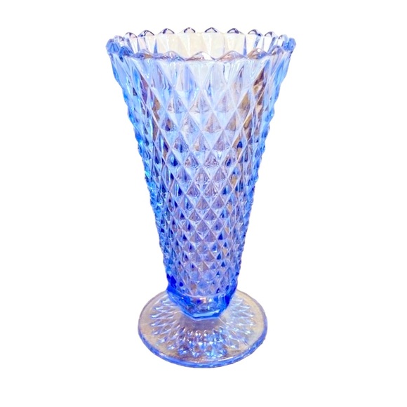 Vintage 1966 Indiana Glass Vase - Picture 2 of 3